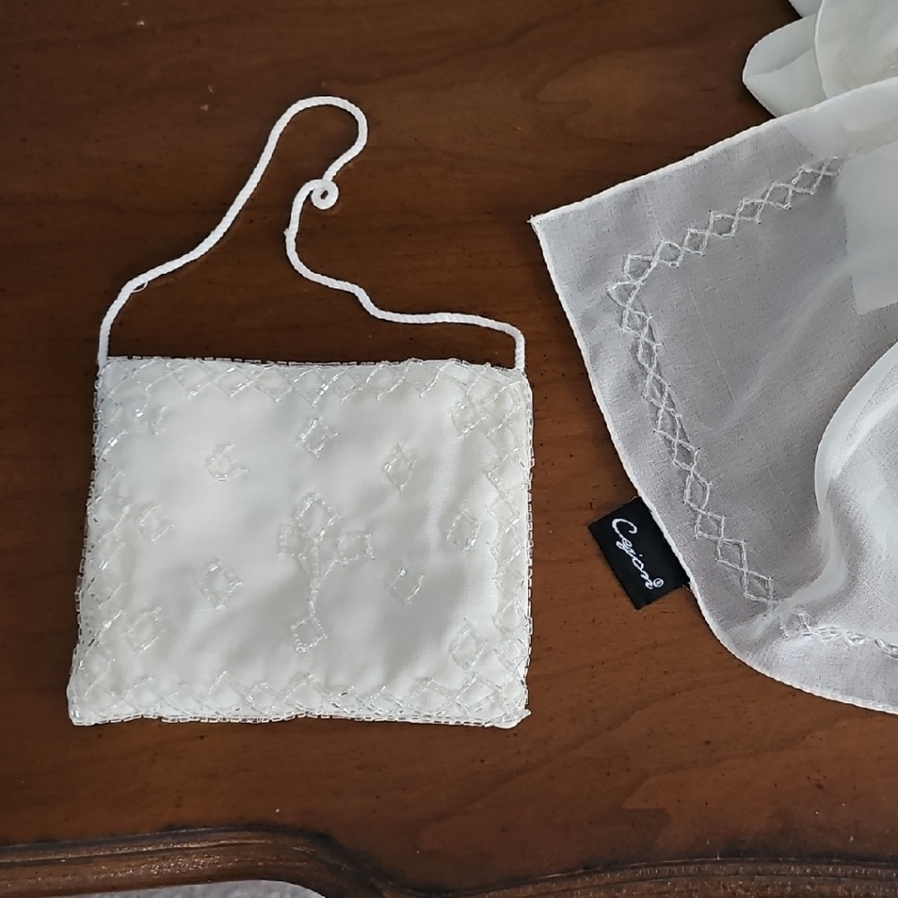 Cejon White Embroidered Pouch with Matching Scarf